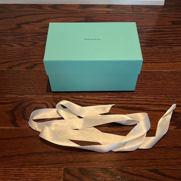 Tiffany Box - Picture 2 of 4